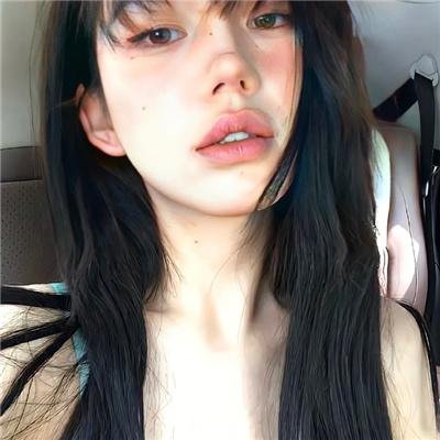 女人藏身的森林海报
